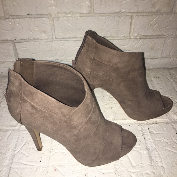 Heels - Picture 2 of 6